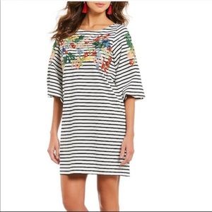 Embroidered floral Gianni Bini Dress Size XS